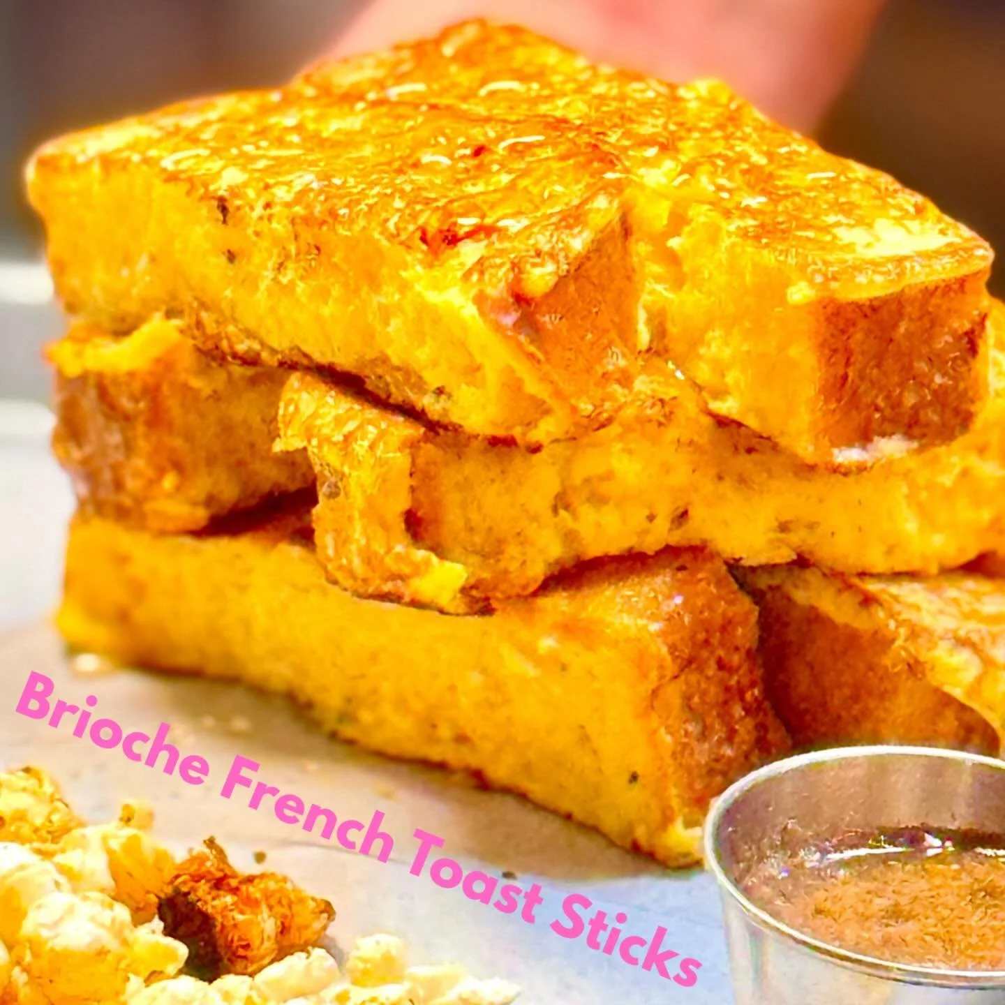 Definitely an order for the table 😊
Big Fluffy Brioche soaked in custard and served with Maple that we mix with our Nut Butter, then a little drizzle of 🍯