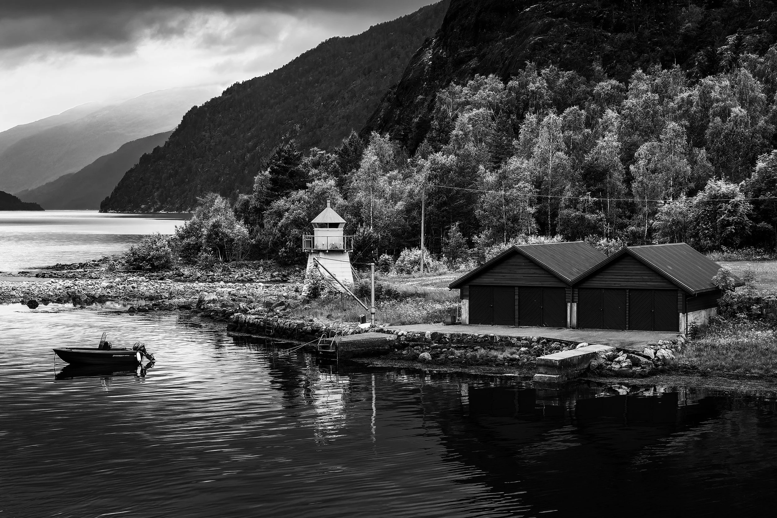 Haugesund small boat dock B&W1.jpg