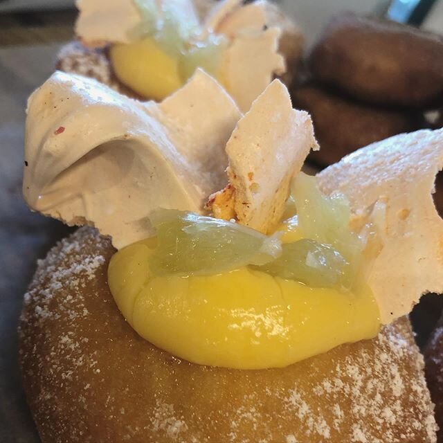 Lemon, line and bitters 🍩. Lemon curd filled donut topped with lime segments and bitters flavoured meringue! Now that&rsquo;s only one offering of our weekend pastry range. #pastry #morningtonpeninsula #rye #ryecafe #shoplocalmorningtonpeninsula #do