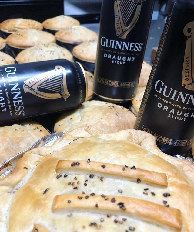 The special pie the week is a ripper, slow cooked beef and Guinness pie! We got both individual or family. Perfect food for middle of the winter! #peninsulapantry #rye #morningtonpeninsula #beefandguinnesspie #winterfood #takehomefood #pastry #handro