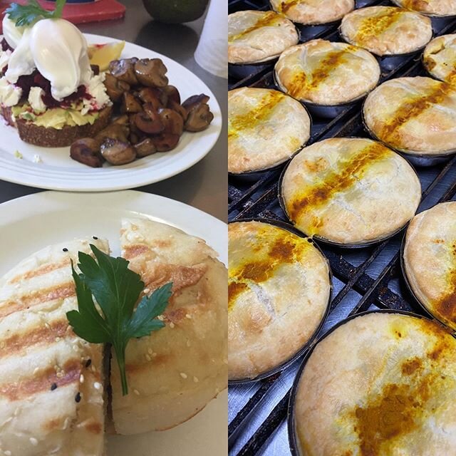 Do you need breakfast for lunch or lunch for breakfast? Either way come for a cooked breakfast or our variety of hot pies. This week&rsquo;s special is Chicken Curry! #peninsulapantry #cafe #rye #breakfast #lunch #morningtonpeninsula