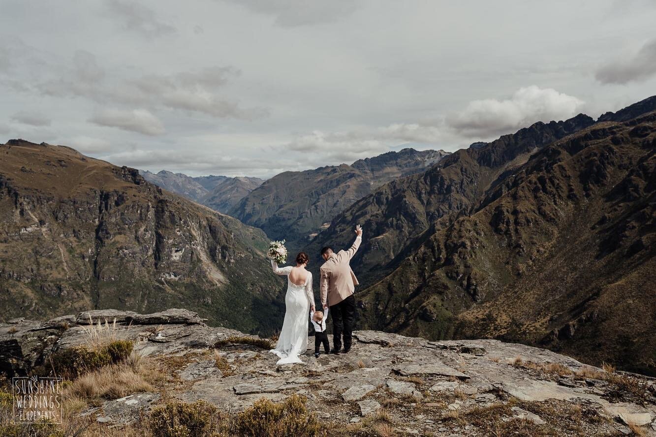 ✨ K I D S  I N 🚁 ?✨ 

It&rsquo;s always a YES from us! We&rsquo;ll hang out with  them post-ceremony while you get some photos alone too 🥰✨🚁

Snapped &amp; planned by my pals at @sunshineweddings