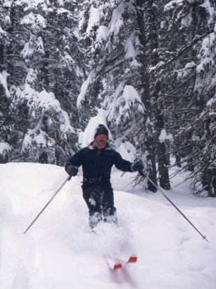 Edmund Lambert skiing powder.png