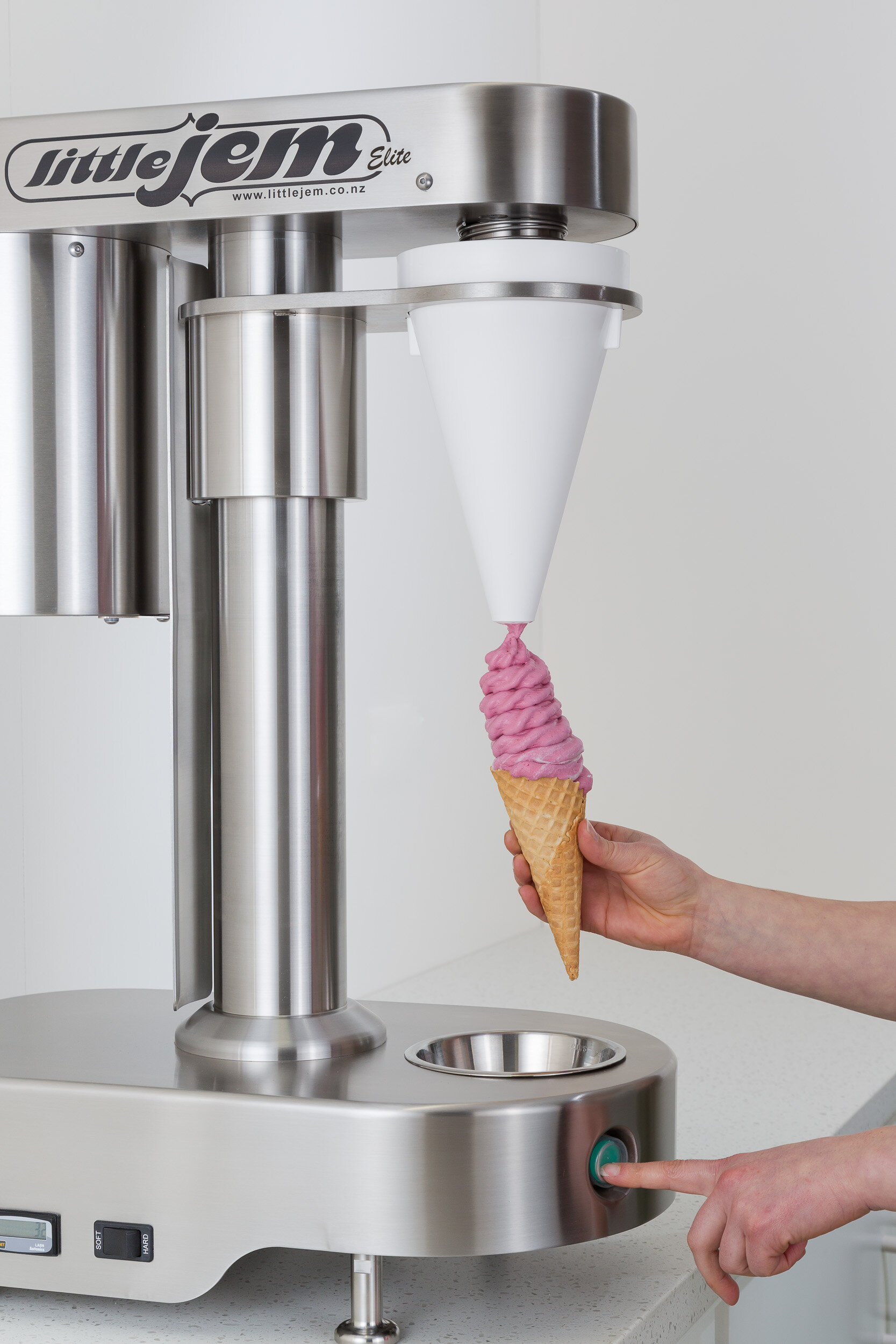 How Does A Soft Serve Ice Cream Machine Work