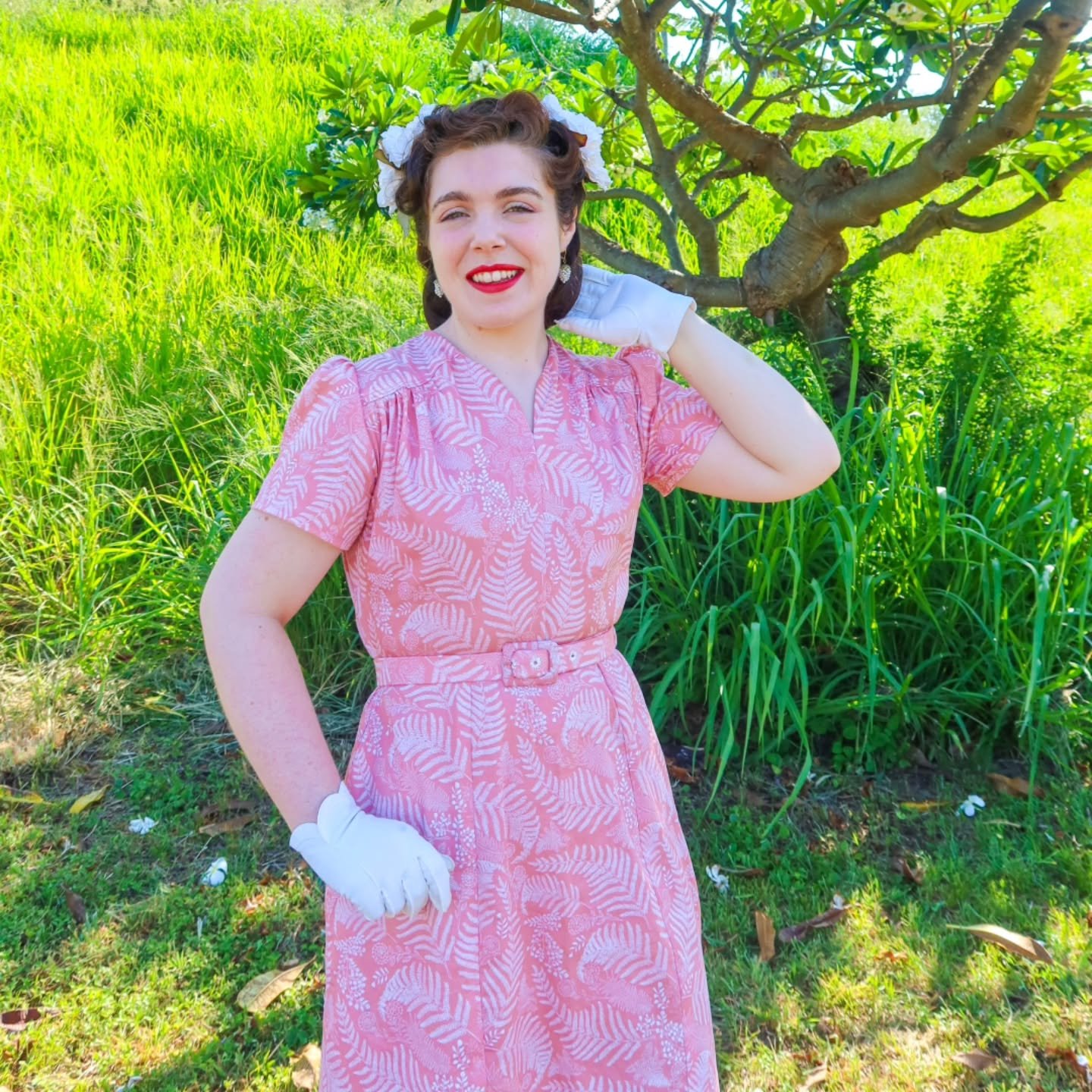 Day 25: Flowers #fallforcostume This new dress is a recreation of the January 1944 cover of the Australian Home Journal. It is made from a self-drafted pattern and a lovely cotton sateen that features hāpu'u (Hawai&rsquo;i tree fern.) Hāpu'u area typ