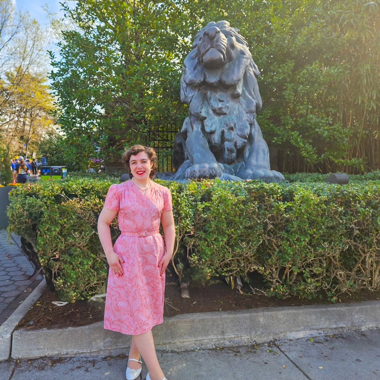 A trip to the National Zoo, Spring 1941. Broke out the 1940a sun dress for a lovely end of March trip to @smithsonianzoo with @tatummregisterrrr . It was a beautiful day 🌞 to see a plethora of beautiful animals! My favorites include, Iris and Kiko, 