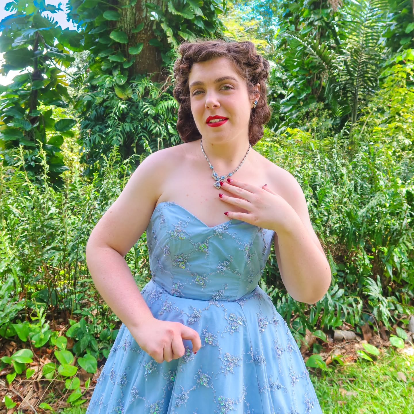 #mybirthday Another trip around the sun means another evening dress. I actually made this dress last year to attend a white-tie embassy ball in Washington D.C., but she just got properly photographed last weekend. This 1950s style ballgown was self-d