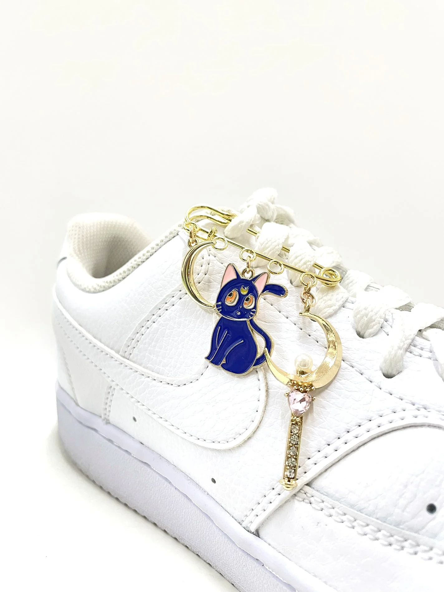 Sailor Moon pin Charm