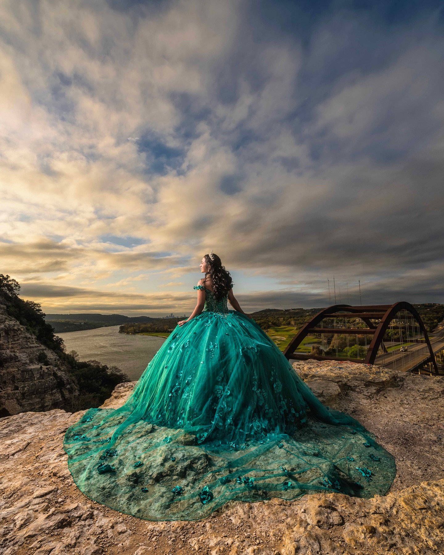 Capture the magic of your quincea&ntilde;era with portraits as unique and vibrant as you are! ✨ Each shot is tailored to showcase your personality, style, and the joy of this once-in-a-lifetime milestone. Whether you dream of a fairy-tale setting 🏰 
