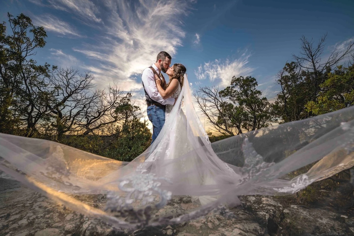 Sunset bridal portraits are some of our favorite moments of the wedding day 🥰
The soft light, the movement, the emotion &mdash; whether you choose a veil or go without one, golden hour creates timeless images.

Are you planning sunset bridal portrai