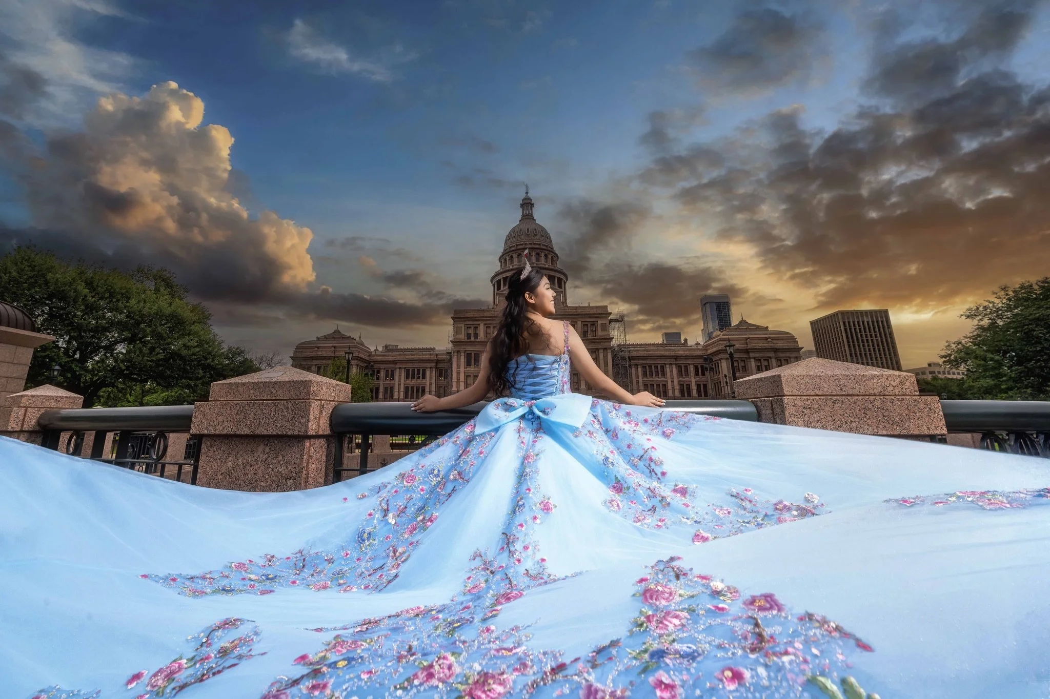 EN: Sky full of drama. Dress full of dreams. Fifteen full of magic 🤍

ES: Cielo lleno de drama. Vestido lleno de sue&ntilde;os. Quince llenos de magia ❤️

Booking 2026 XV sessions &mdash; tu momento es ahora 📸

Www.Juanruizphotography.Com 
Info@