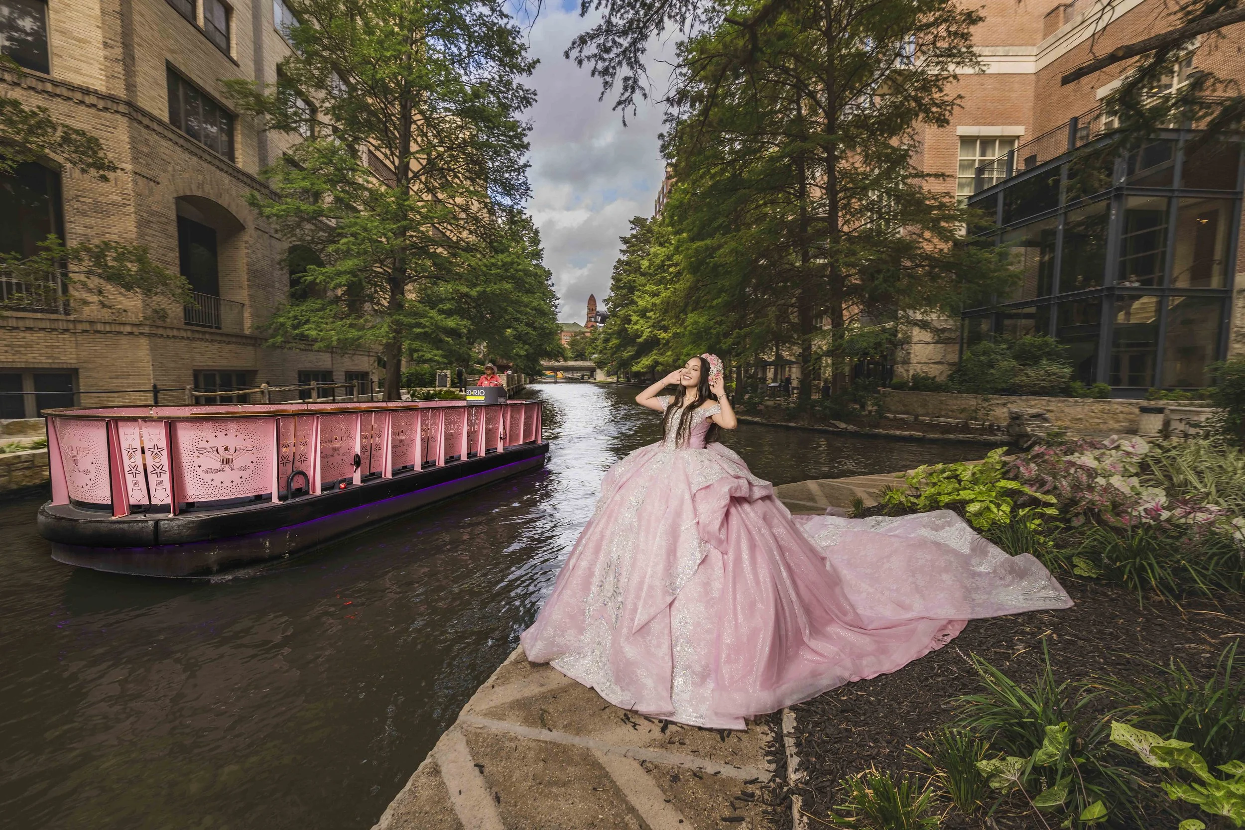 SANANTONIO_QUINCEANERA_PHOTOGRAPHER_PRECIOSABRIDAL_0421 copy 2.jpg