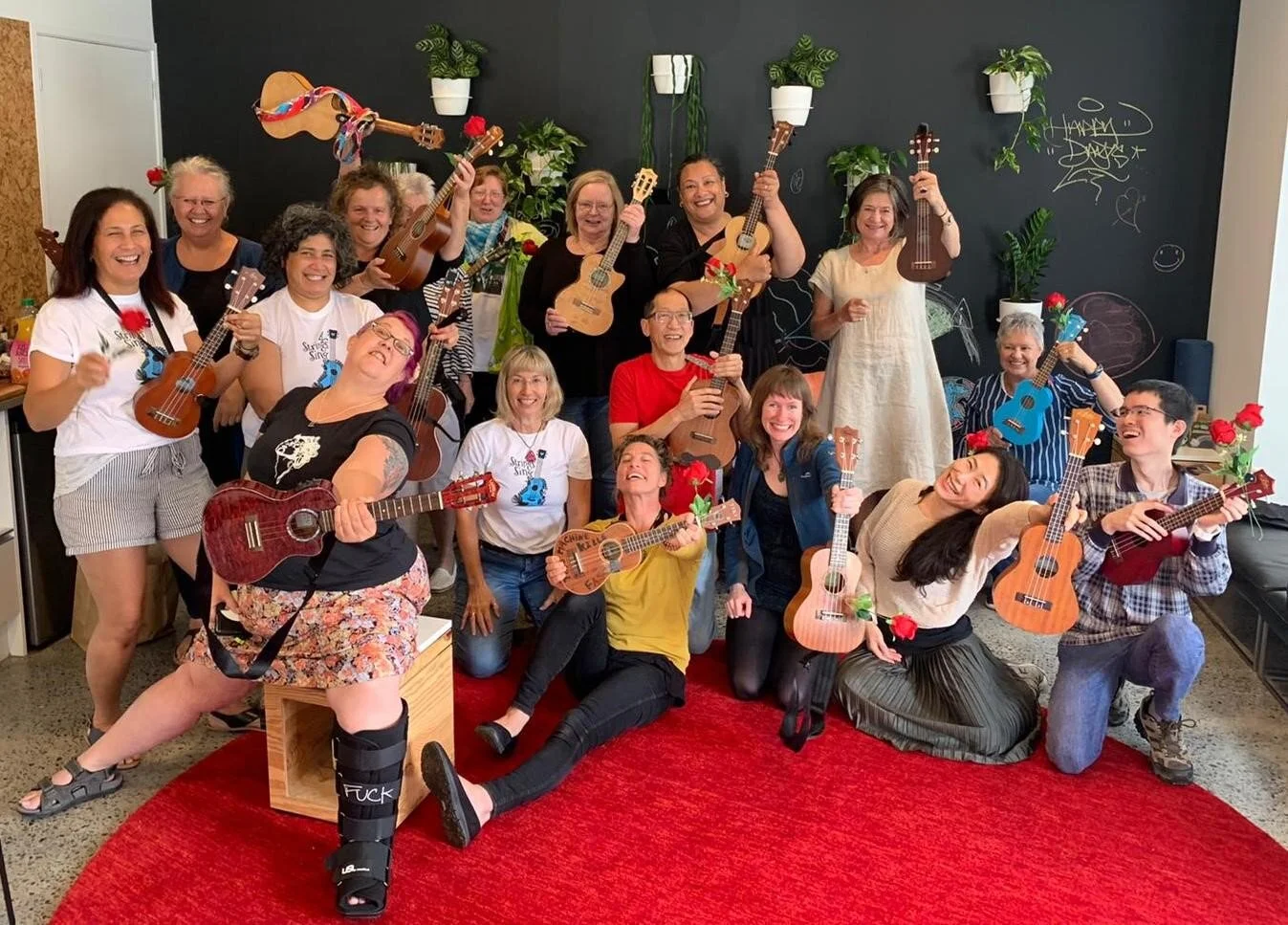 Amanda Palmer surprises ukulele group