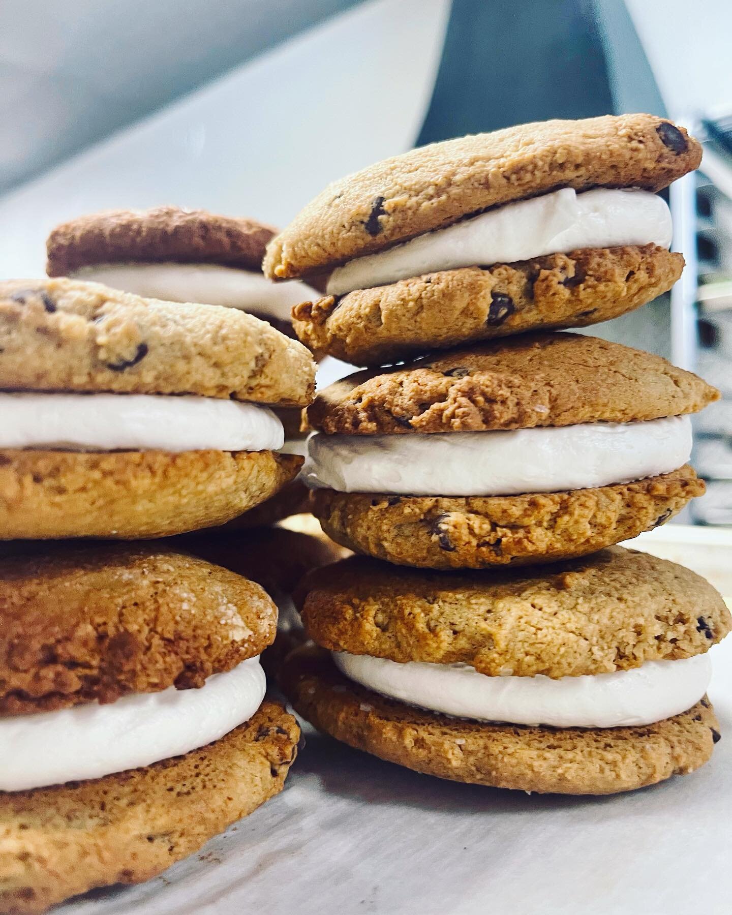 Whoopie there it is !!! Friday is becoming Fri-Yay!! Whoopie Cookies will be fresh baked and ready to eat! 

Available at OG @historiccocoavillage and Palm Bay! 🥳

Low Carb, dairy free, and chicken egg free (we use duck eggs) ! Vegetarian friendly a