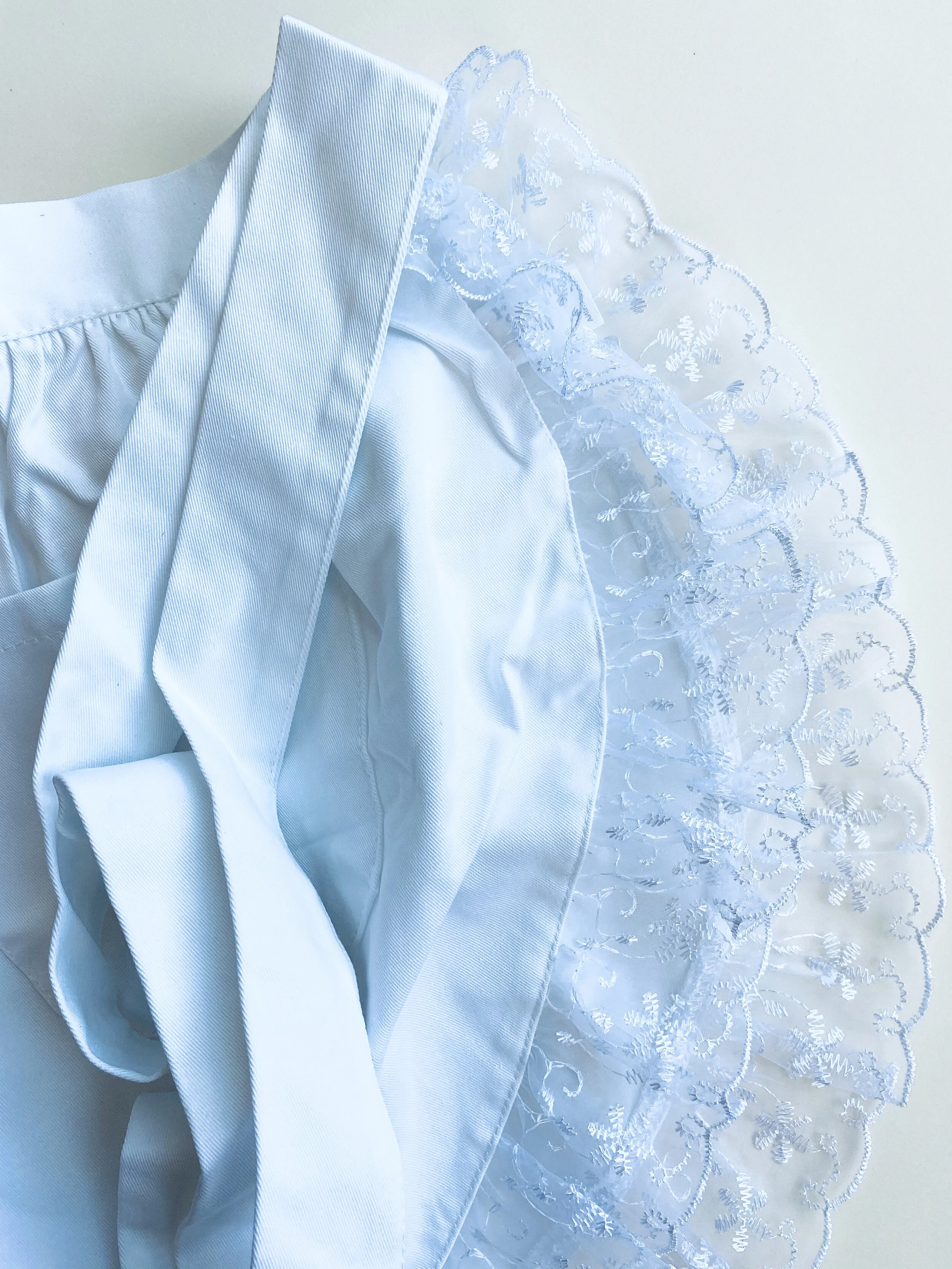 white lace apron4.jpg