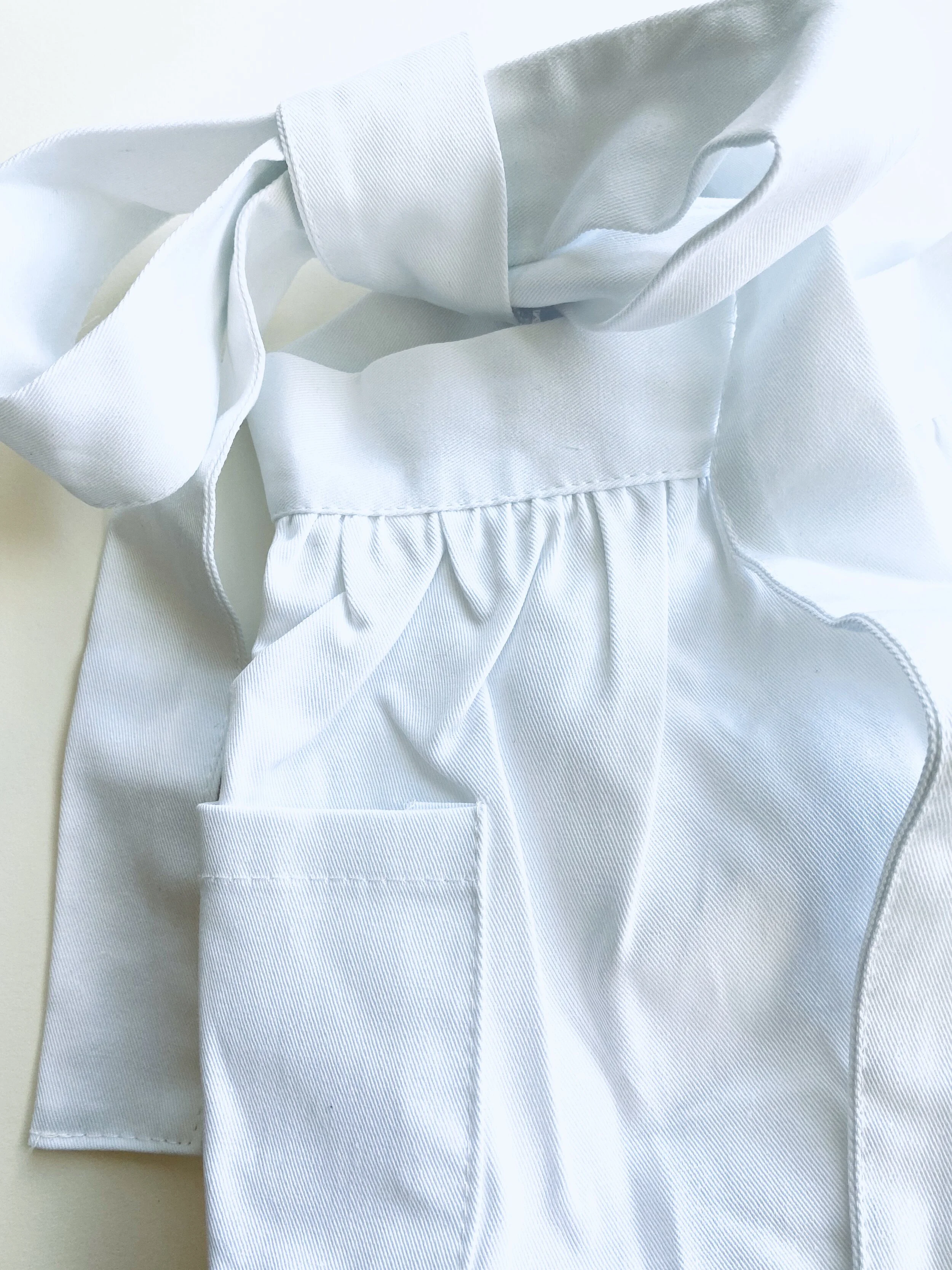white lace apron2.jpg