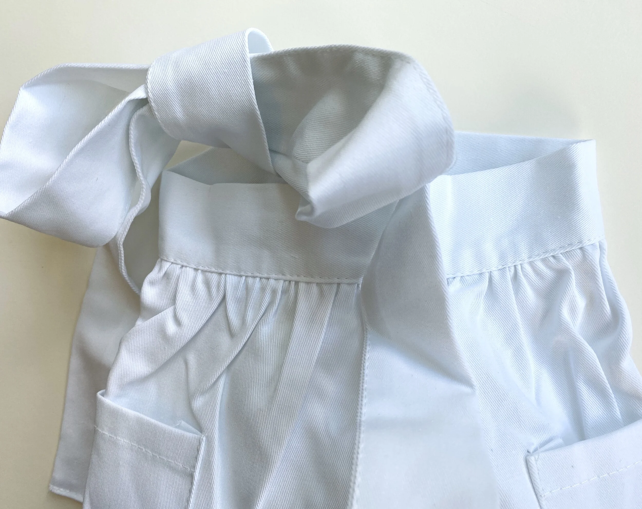 white lace apron3.jpg