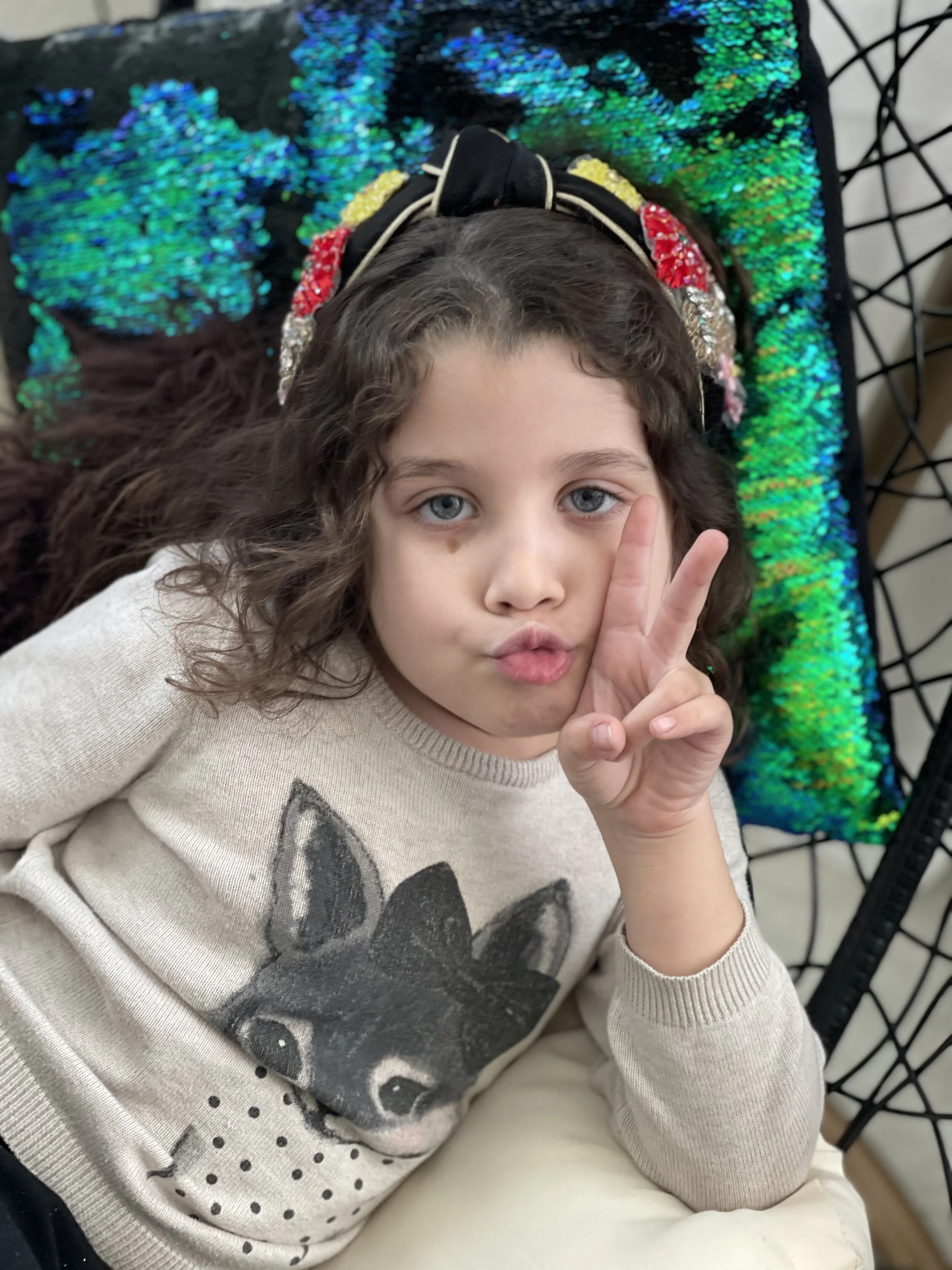 Selfie Yazel Onyx Headband.jpg