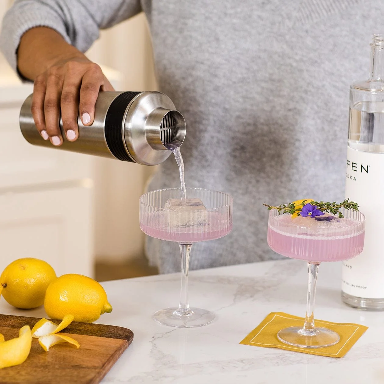 Rabbit-5283980-CocktailShaker-LS007.jpg