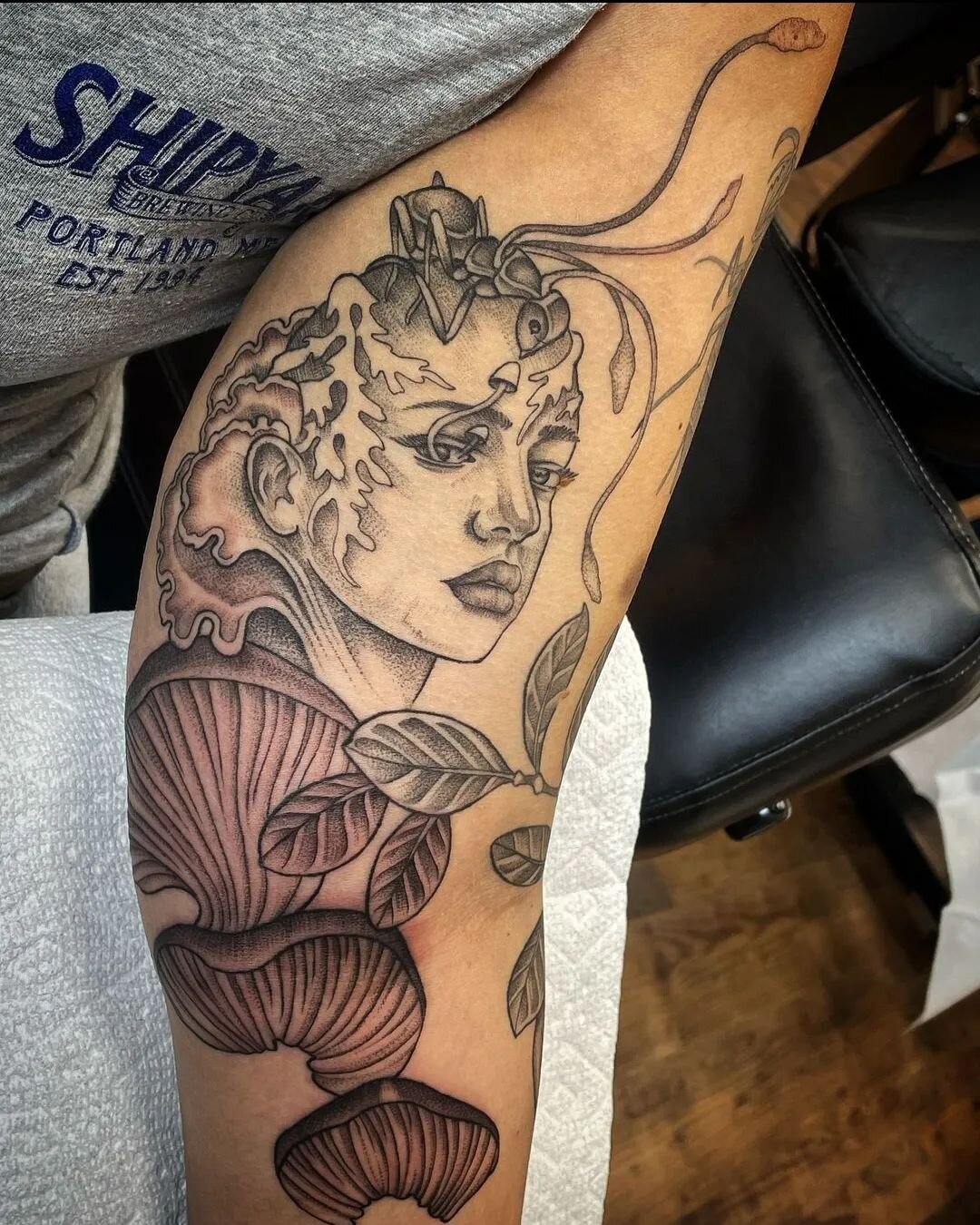 This underworld goddess work in process from Charity is ✨so so so✨ dope. We are obsessed!

Charity would love to do more designs like this! Do you have an idea that includes faces, fungi and dash of surrealism? Send them Charity's way!