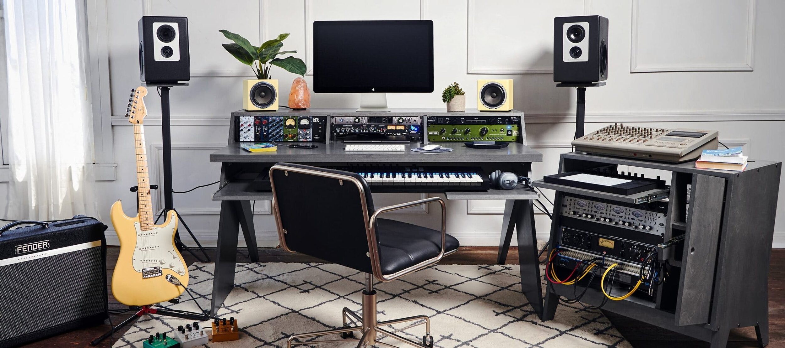 DESK_IMAGE-3-scaled.jpg