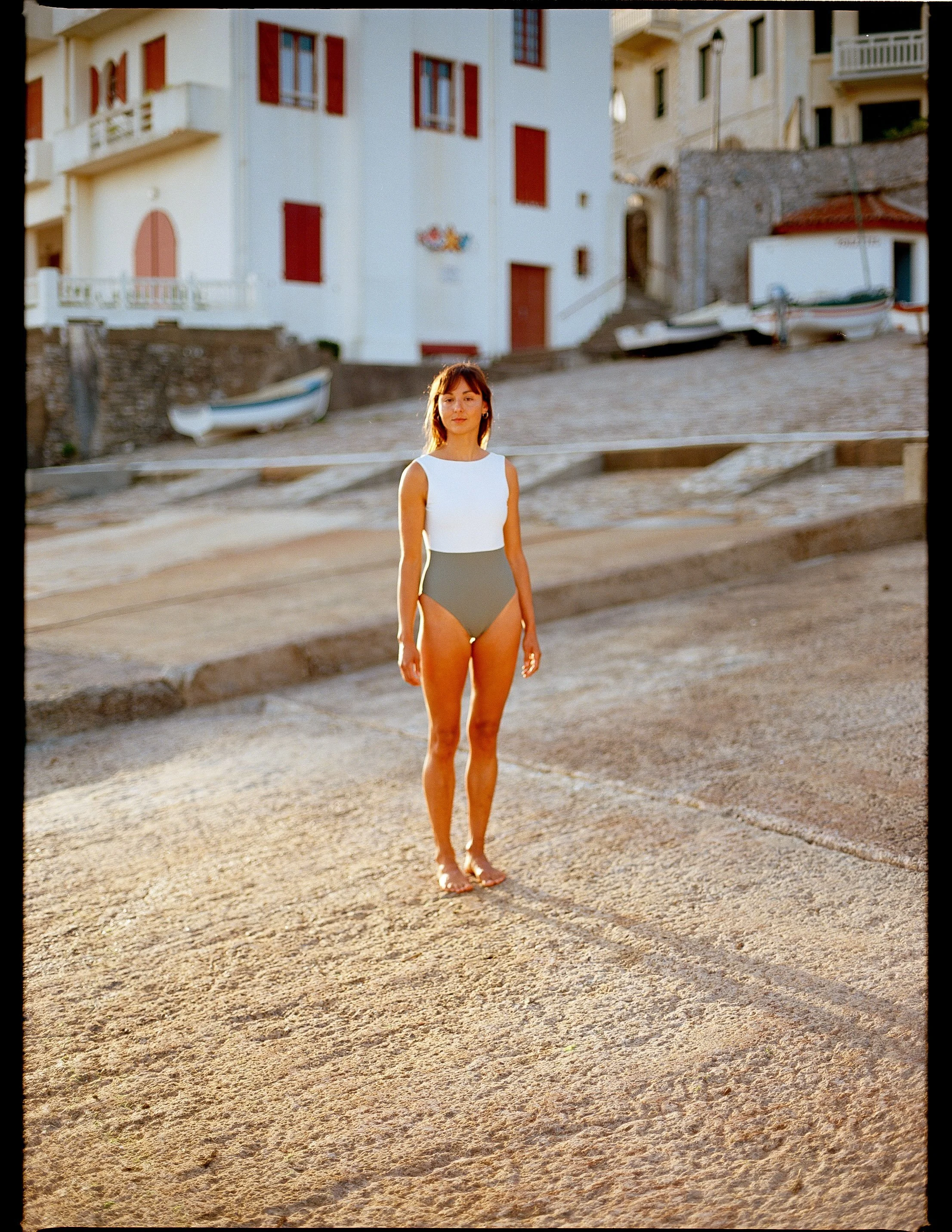 Et si un seul maillot pouvait t&rsquo;accompagner partout ?

Le Maya, r&eacute;versible. 🌞