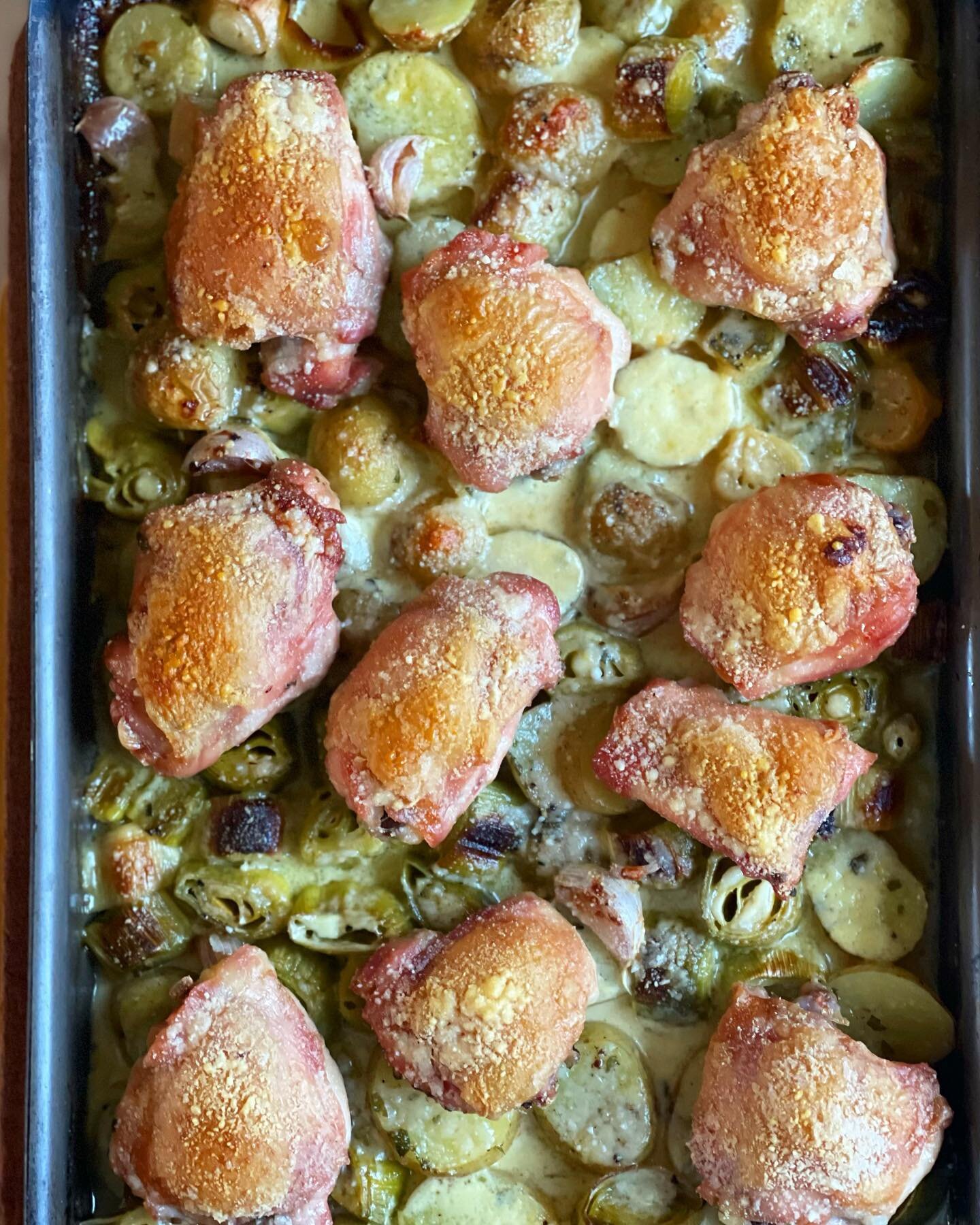 Creamy Leek, Potato &amp; Parmesan Chicken from Just One Pan 
🐓
A nice recipe for this wet weekend perhaps? 
🐓
Certainly nice and easy - 55 mins in the oven and then&hellip; 🙌🙌💁&zwj;♀️💁&zwj;♂️
🐓
So many of you lovely people have made this and 