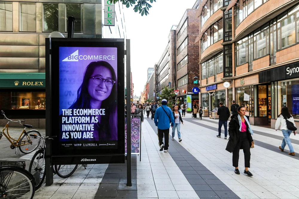 What is outdoor advertising? Definitions and meanings > One Day Agency