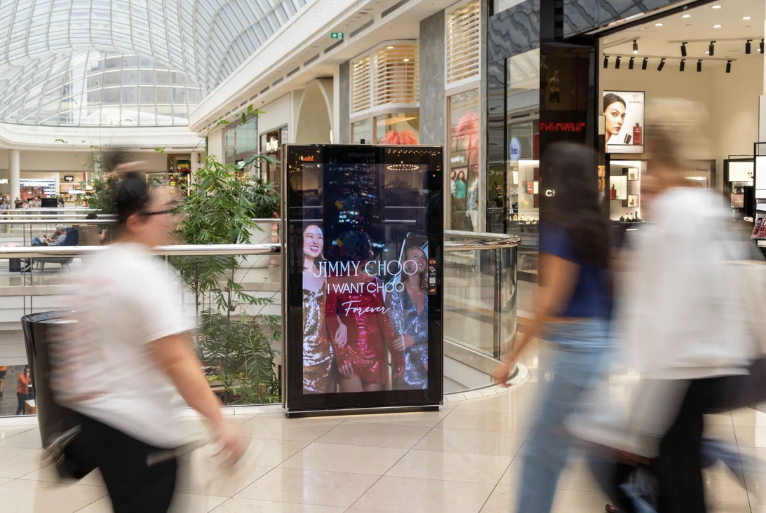 Advantages and Disadvantages of Shopping Mall Advertising