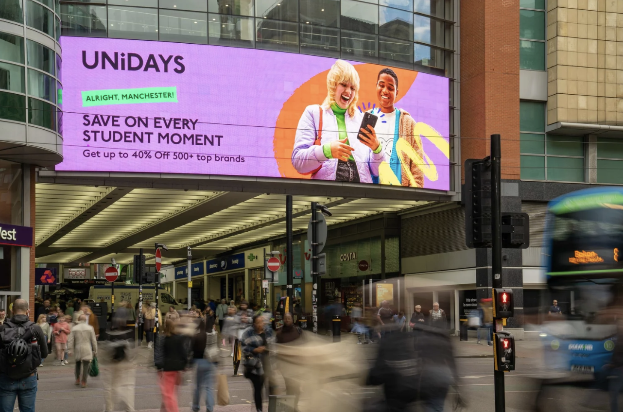 How to Advertise in High Street Shops