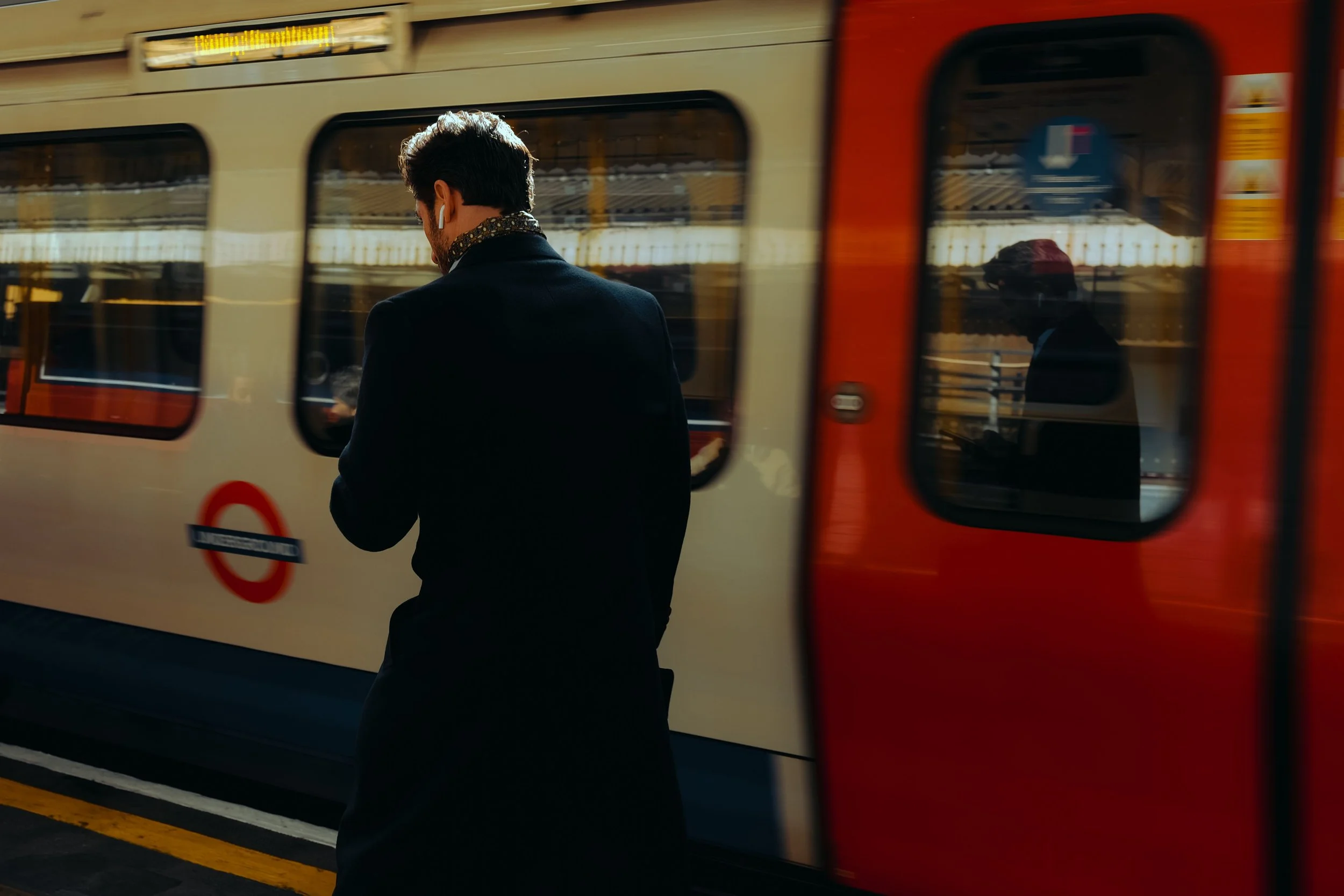 How Can I Advertise to Commuters on Their Way to Work?
