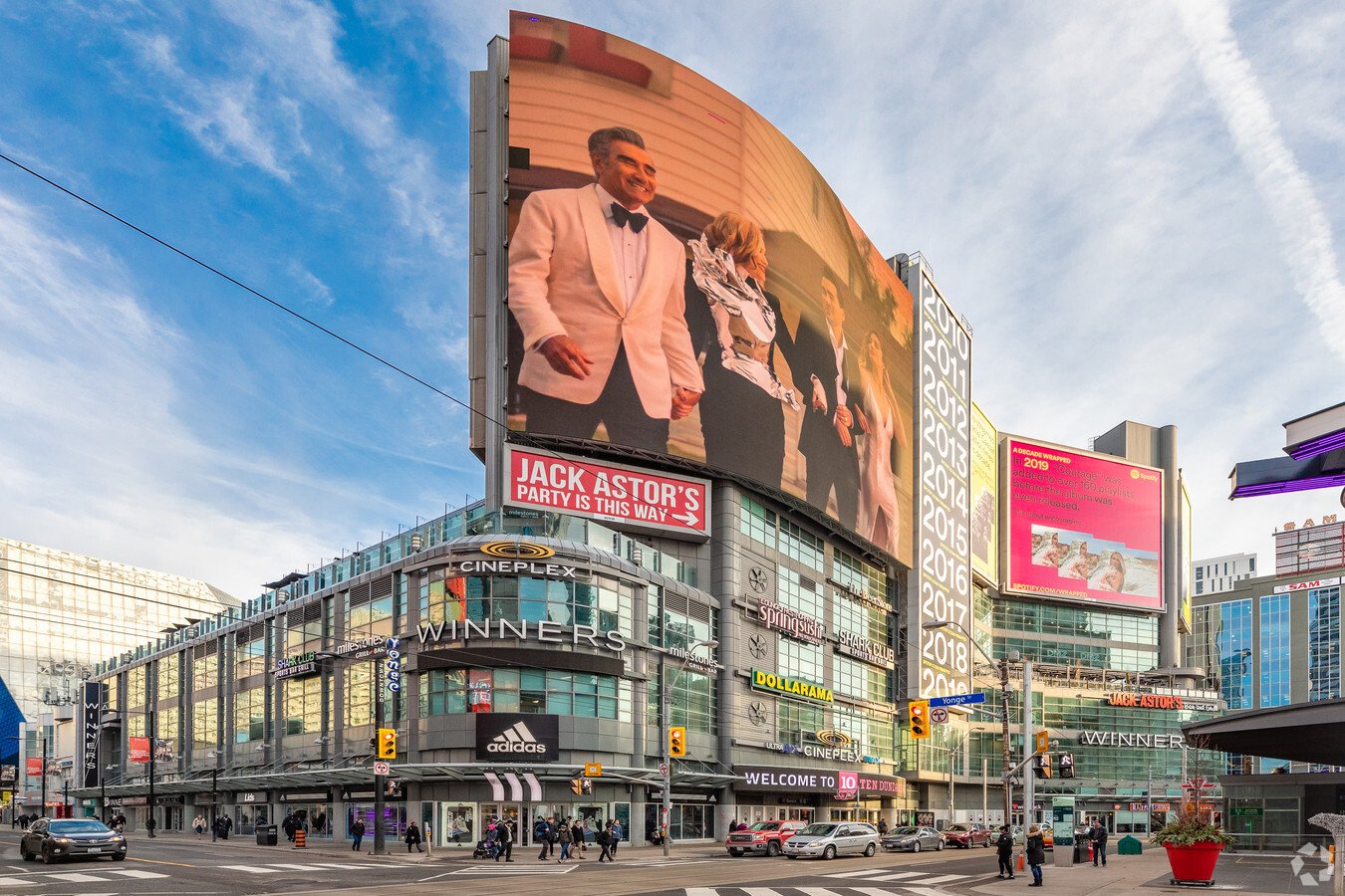 10-Dundas-St-E-Toronto-ON-Primary-Photo-1-HighDefinition.jpg