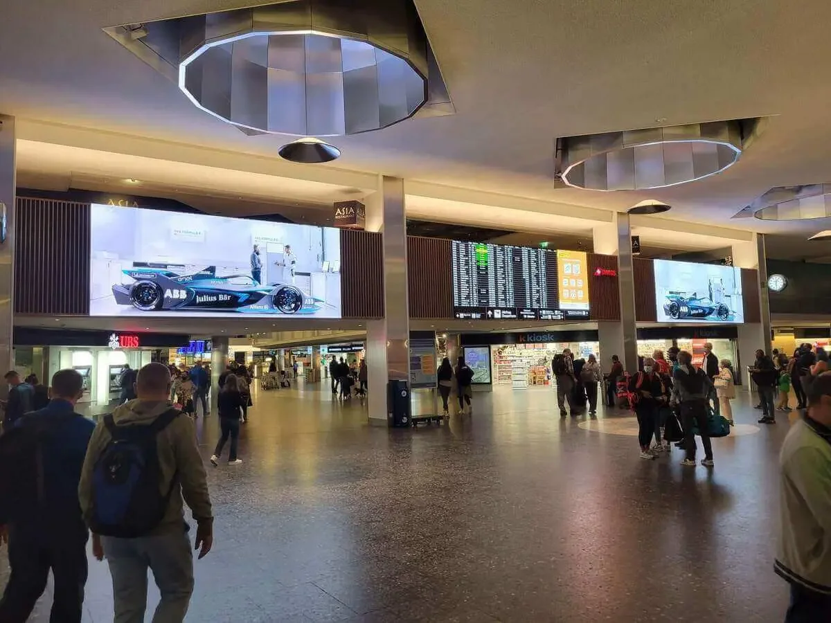 Paris Airport Digital Screens
