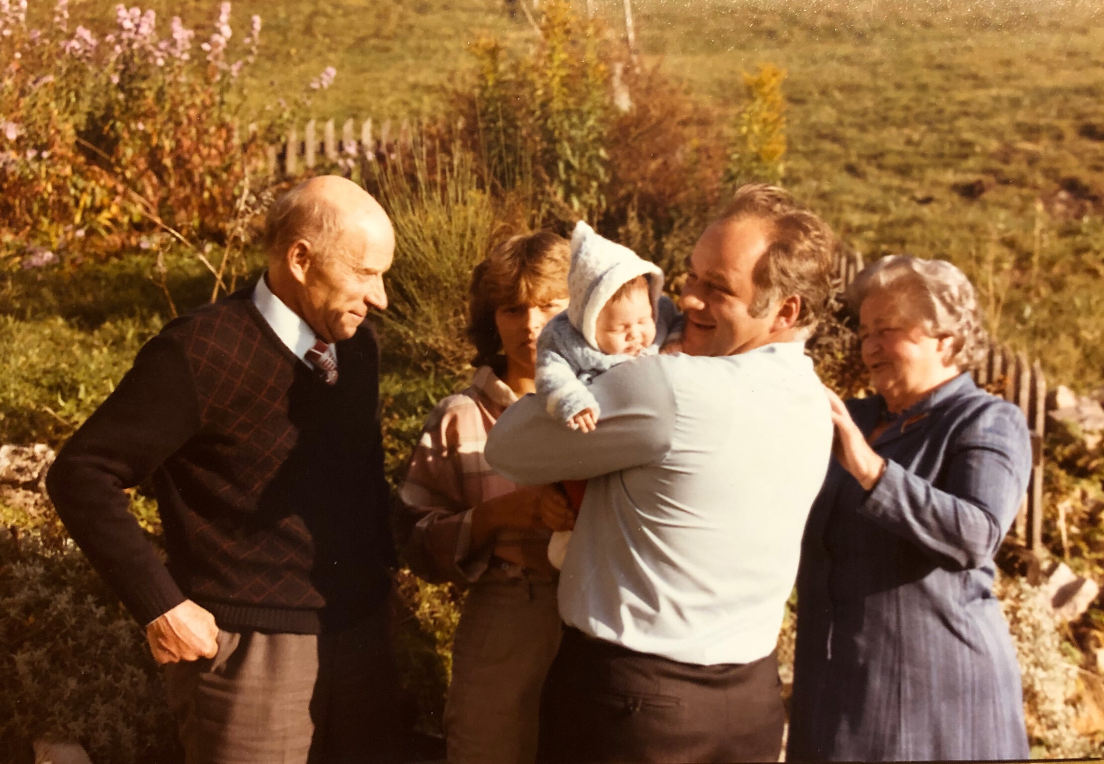 Generationenfoto (Robert mit Frau Josefine, Sohn Louis, Grosskind Jacqueline und Uhrgrosskind Philippe)