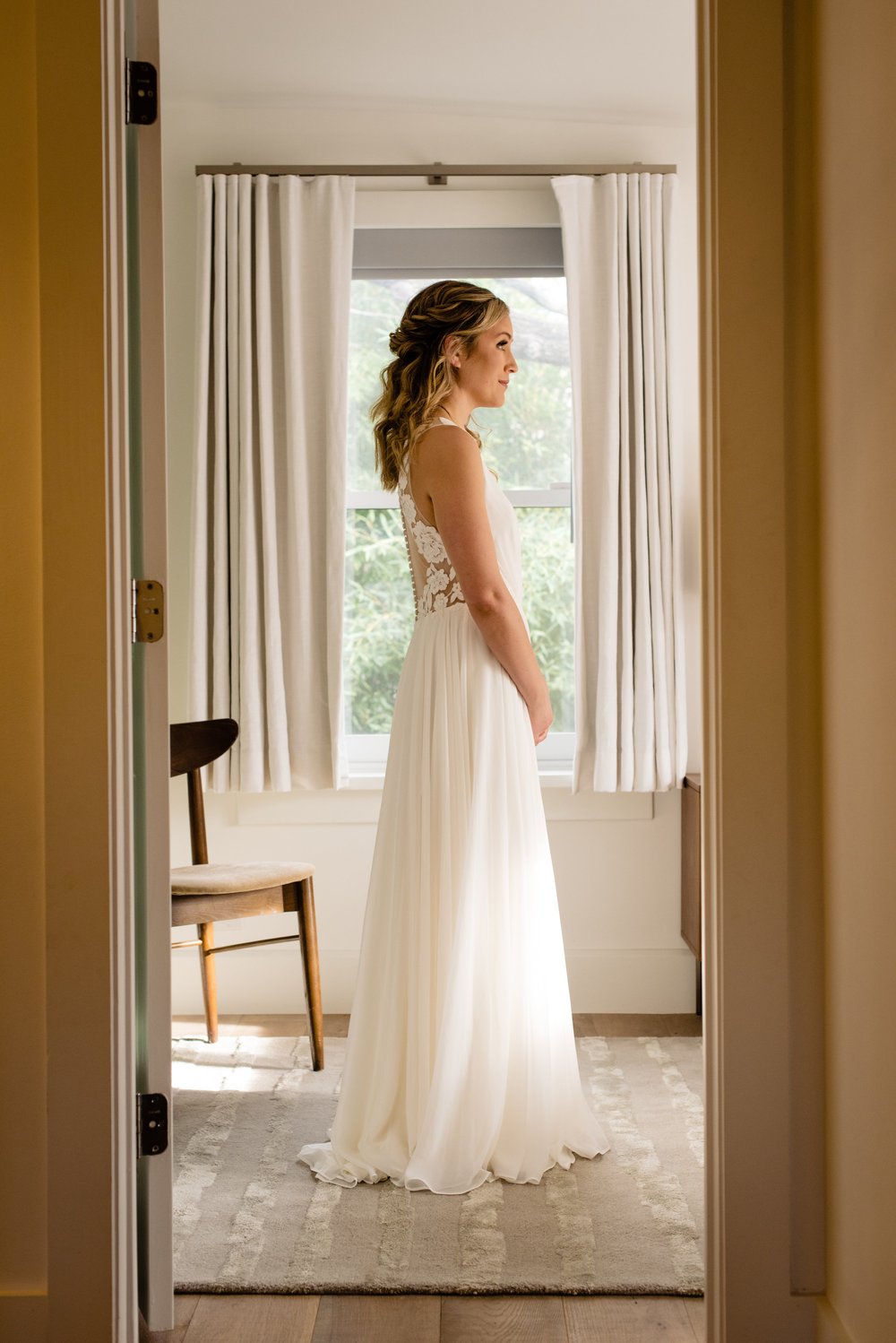bride-getting-ready-austin-proper-hotel-window-light