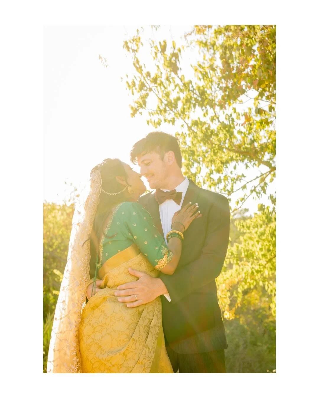 Some weddings remind you exactly why you fell in love with photographing love stories&mdash;and this was one of them. 💛

I recently had the honor of capturing the sweetest, most heartfelt backyard wedding, hosted at a friend&rsquo;s home. It was int