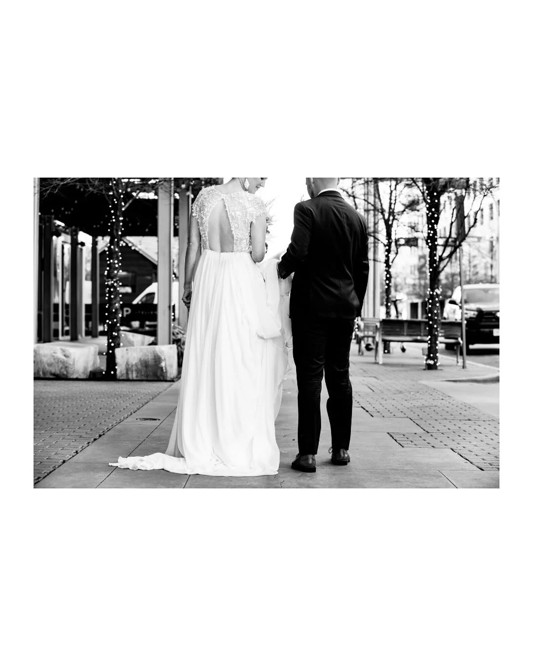 5 years flew by&hellip;.
I saw Kelly &amp; Aaron&rsquo;s anniversary posts this weekend and immediately started scrolling through their gallery. It honestly feels like just yesterday we were dodging traffic for those downtown Austin shots and catchin