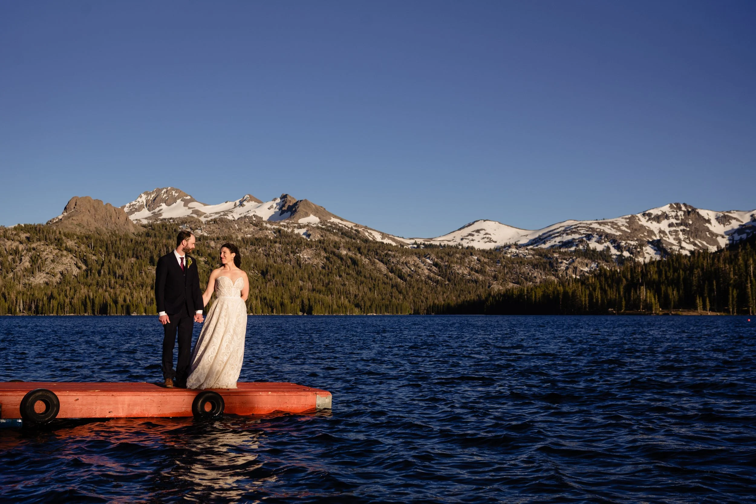 Adventure wedding photographer captures couple in Lake Tahoe
