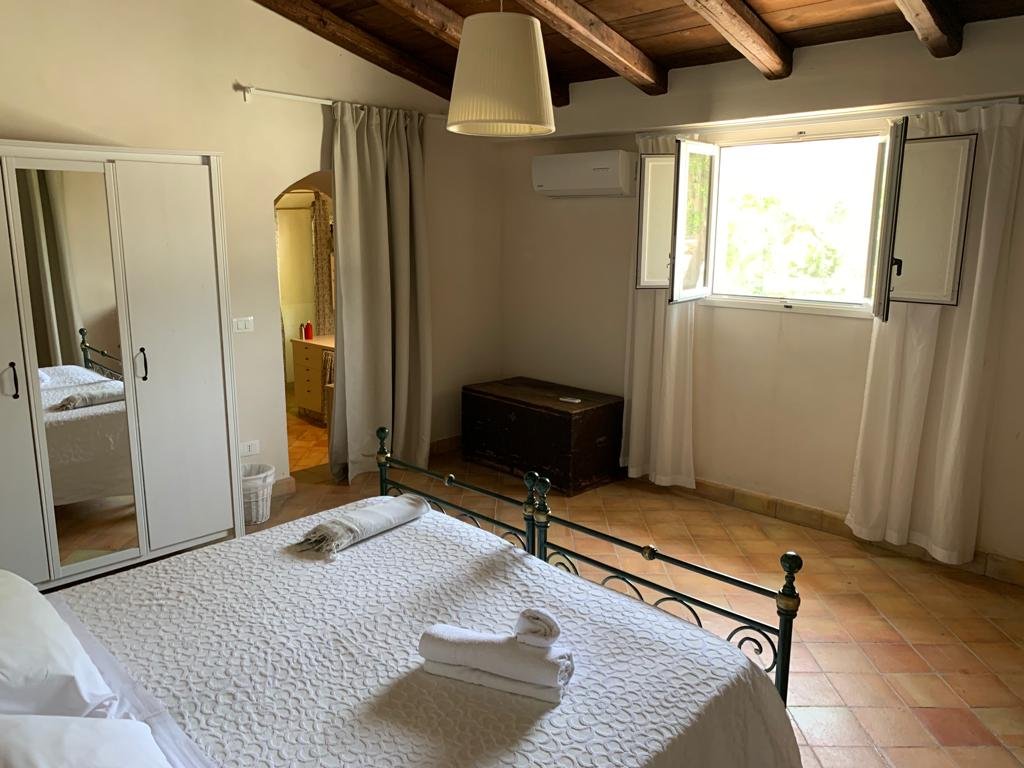 apt 5 bedroom 2.jpg