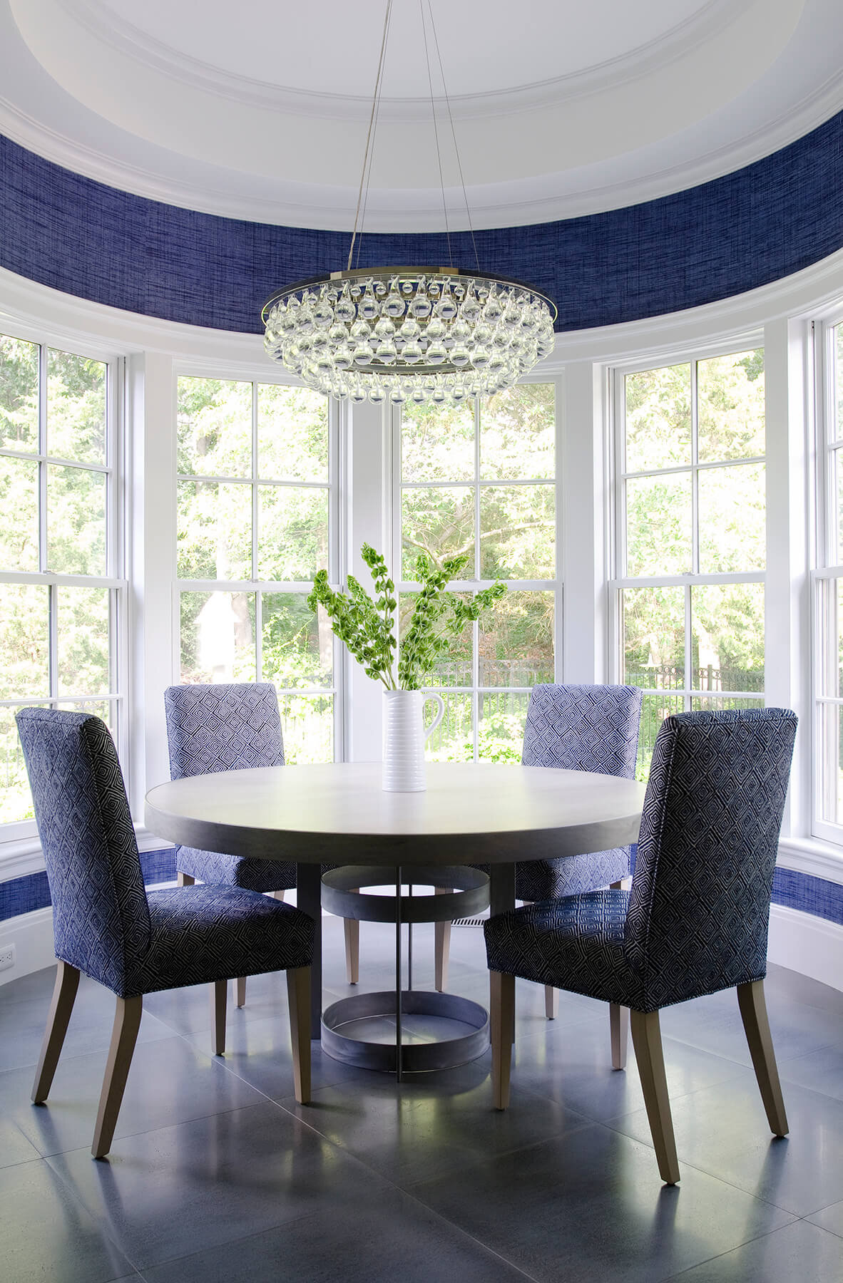 Blue and white transitional dining room.