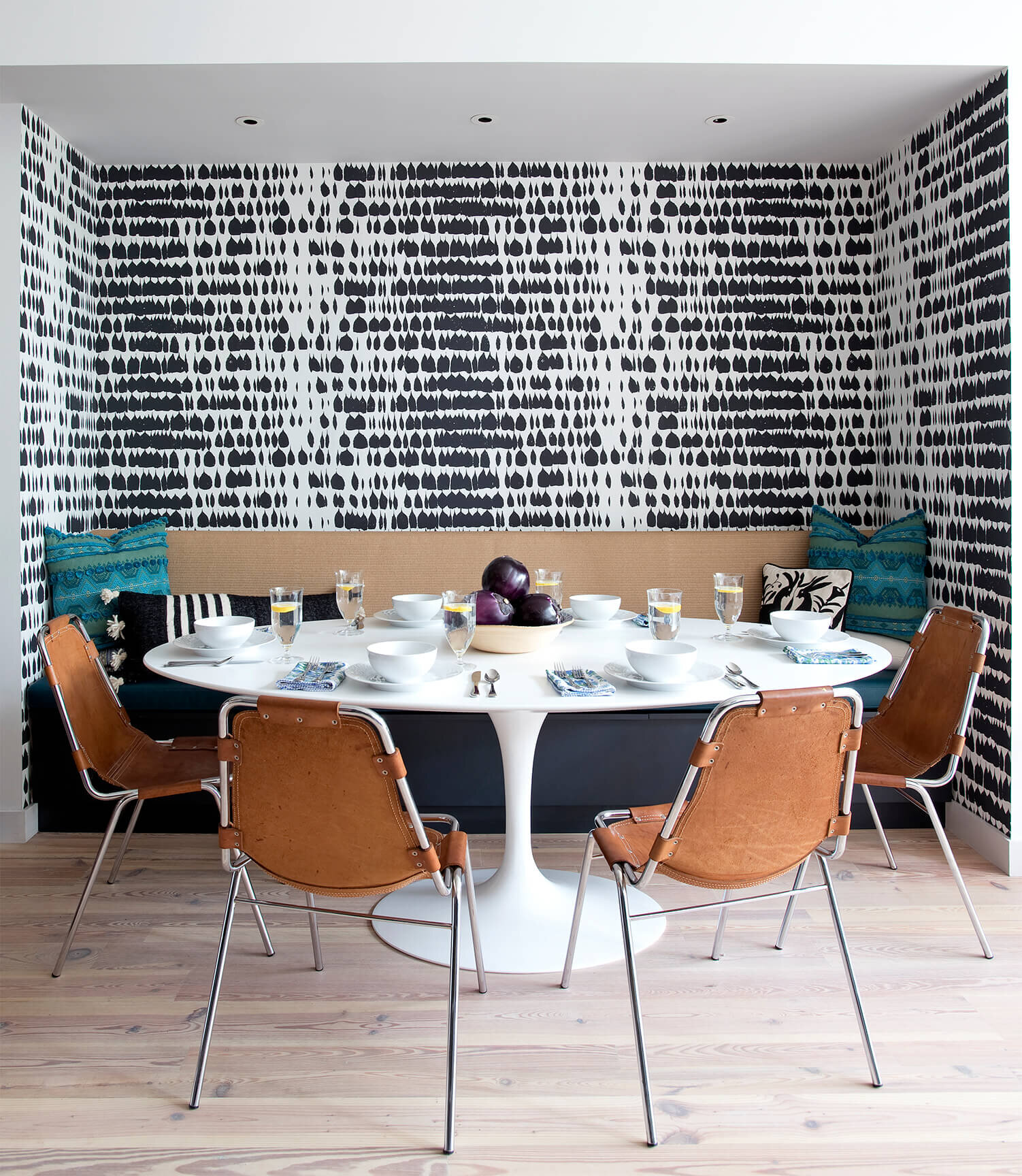 Interior mid century modern diningroom.