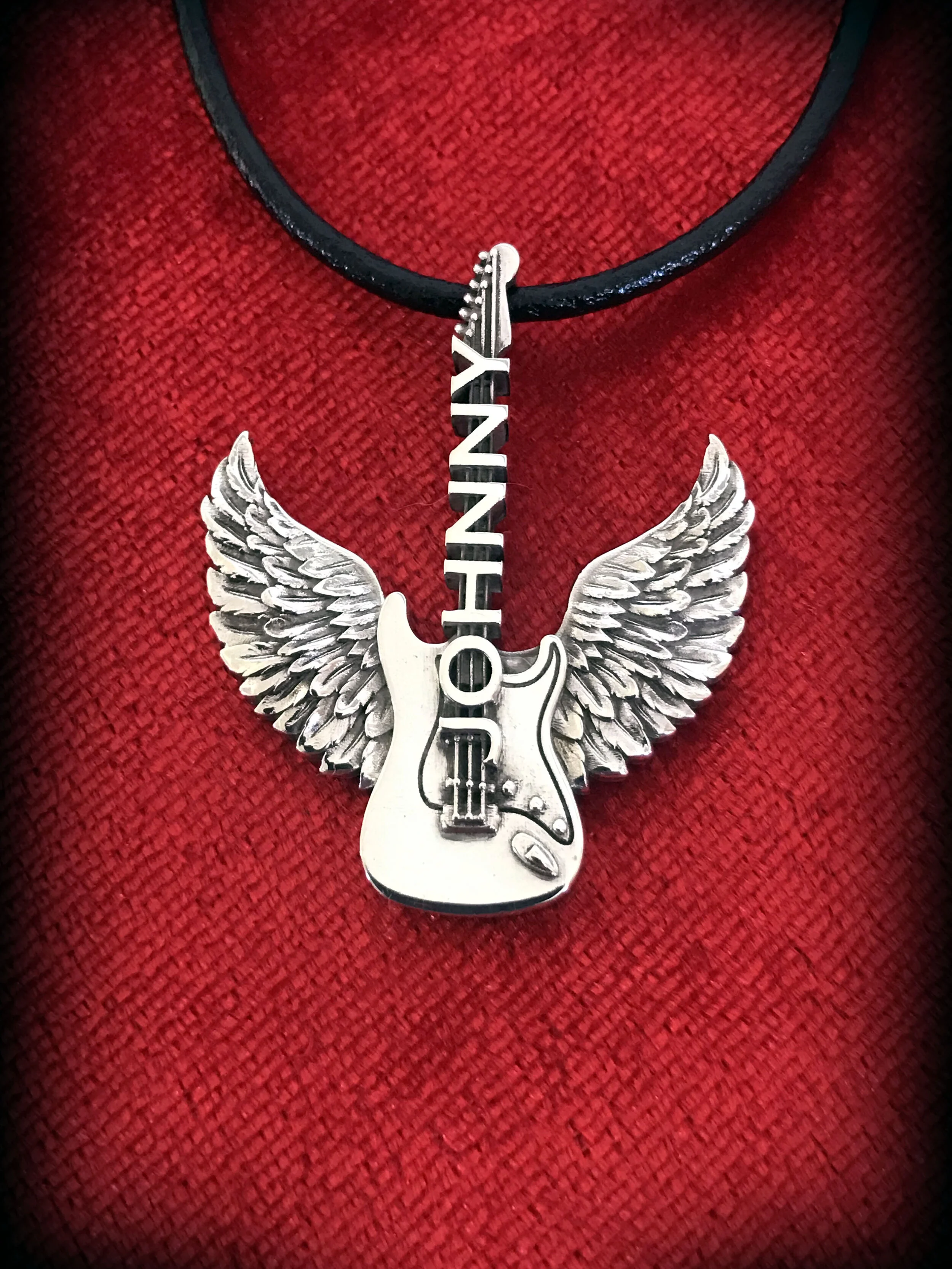 Collier Avec Pendentif Guitare Argenté - Neuf Sans Emballage - Sans Marque