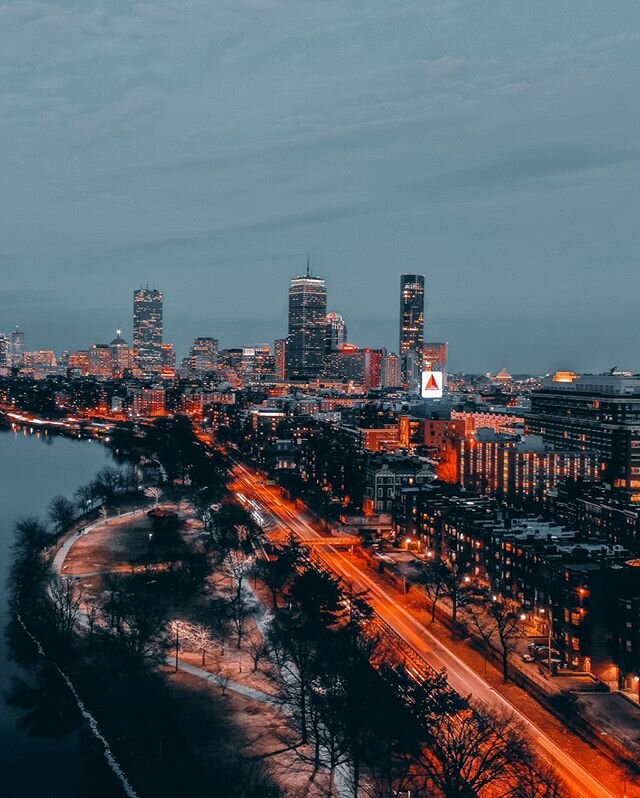 Friday night lights ✨ &bull;
&bull; &bull;
&bull;
&bull;
&bull; &bull;
&bull; &bull;
&bull;&bull;
&bull;
#architecture #architecture_greatshots #igers_boston1st #urbanscape #landscape_capture #photographylove #bostonusa #bostonblogger #bostonphotogra