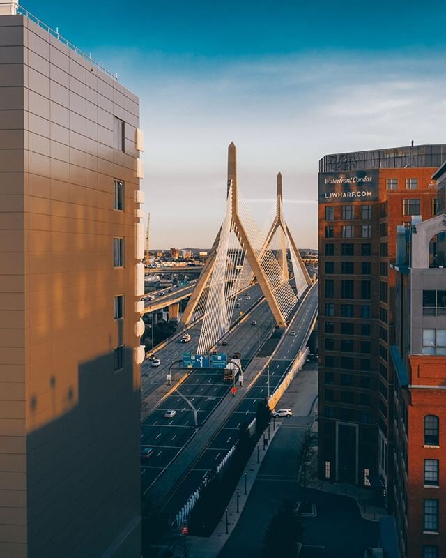 Caught in the middle 🌉 &bull;
&bull; &bull;
&bull;
&bull; &bull;
&bull; &bull;
&bull;&bull;
&bull;
#architecture #architecture_greatshots #igers_boston1st #urbanscape #landscape_capture #photographylove #bostonusa #bostonblogger #bostonphotographer 