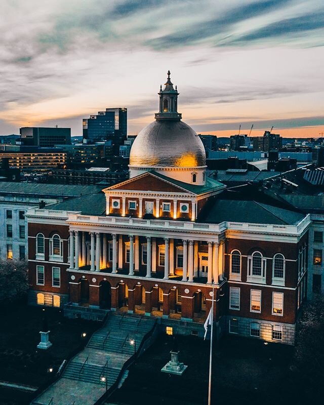 Big city, bright lights, I love Boston 🙏🏽
&bull;
&bull; &bull;
&bull;
&bull;
&bull; &bull;
&bull; &bull;
&bull;&bull;
&bull;
#architecture #architecture_greatshots #igers_boston1st #urbanscape #landscape_capture #photographylove #bostonusa #bostonb