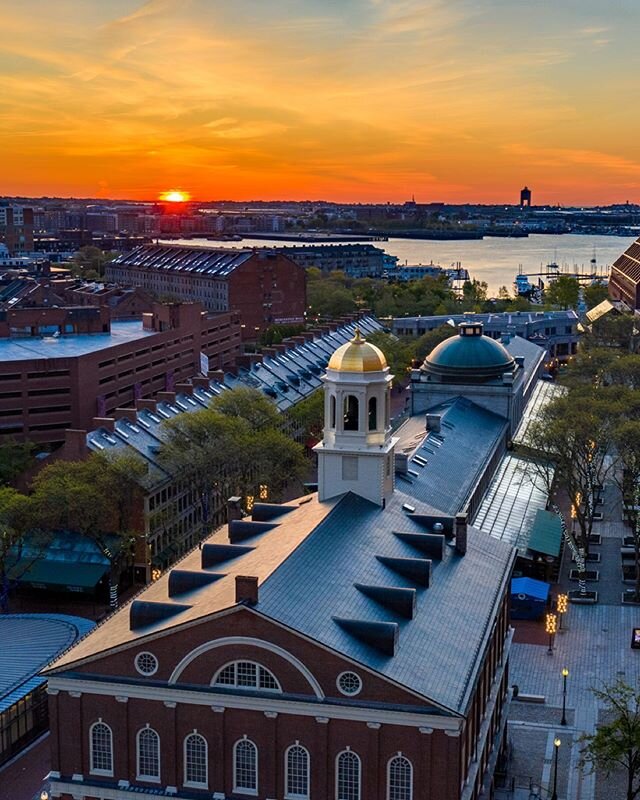 Happy Friday! Can&rsquo;t wait to go into Boston today, remember to bring your mask! 😷 😊 &bull;
&bull; &bull;
&bull;
&bull;
&bull; &bull;
&bull; &bull;
&bull;&bull;
&bull;
#architecture #architecture_greatshots #igers_boston1st #urbanscape #landsca