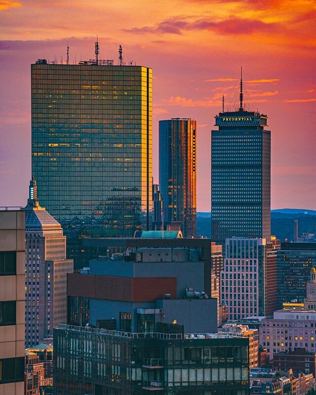 Boston Views 🥰🌇 &bull; &bull;
&bull;
&bull;
&bull; &bull;
&bull; &bull;
&bull;&bull;
&bull;
#architecture #architecture_greatshots #igers_boston1st #urbanscape #landscape_capture #photographylove #bostonusa #bostonblogger #bostonphotographer #moody