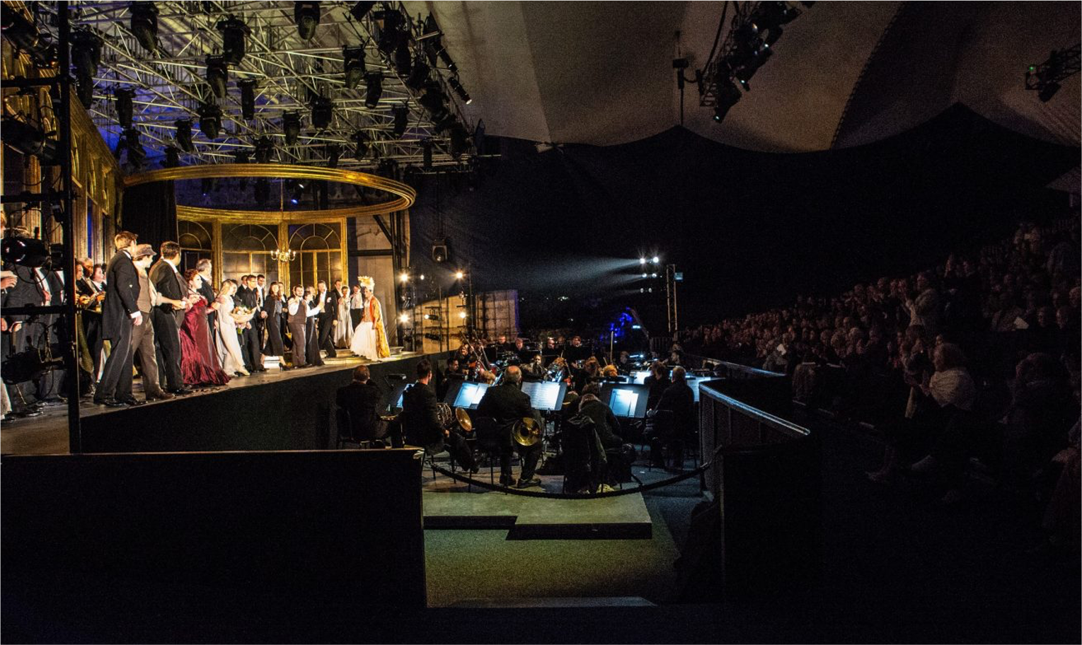  Curtain call of La traviata at OHP 2018 