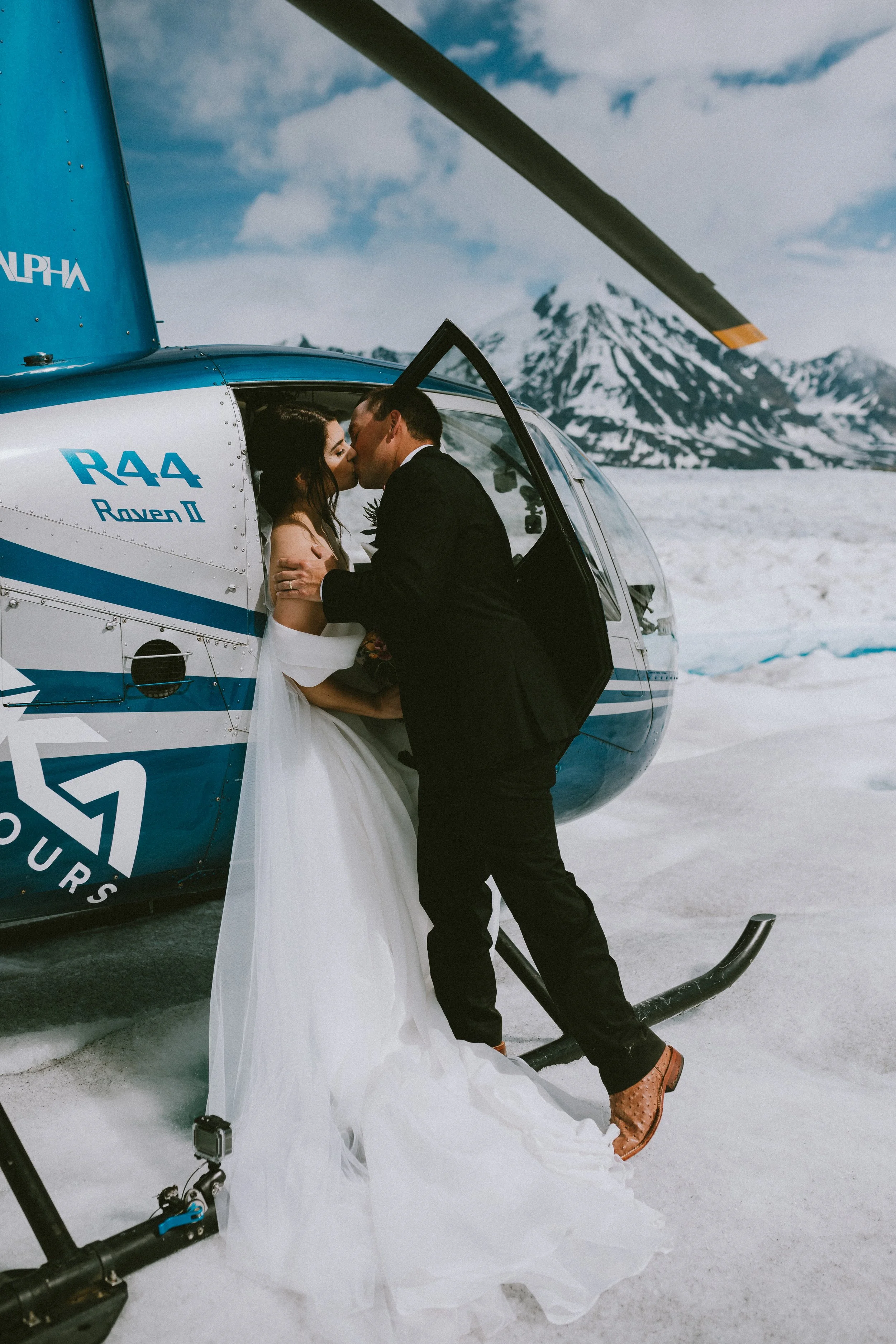 This guide will give you some tips and advice for planning an incredible, one of a kind Alaska glacier elopement!