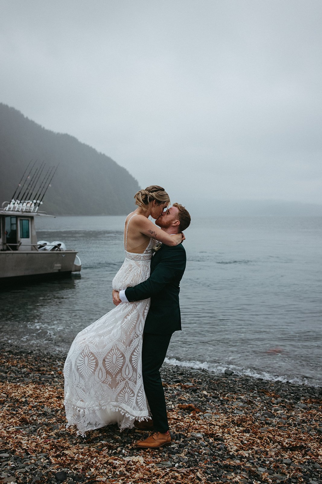 Elope on a boat
